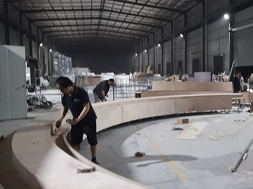 青海第二十二屆青洽會(huì)任務(wù)緊急工人連夜趕工期 青海第二十二屆青洽會(huì)任務(wù)緊急工人連夜趕工期